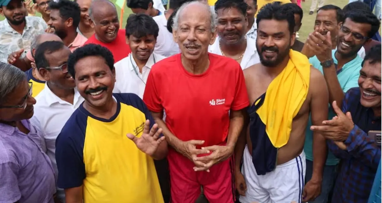 SDPO vs MLA Football Match: পুলিশের বিরুদ্ধে মাঠে বিধায়ক! কাটোয়ায় ৪-১ গোলে বড় জয়, ম্যাচে গোলও করলেন কৃষ্ণ ঘোষ
