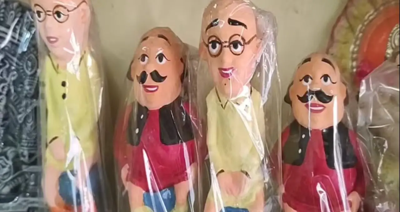 Krishnanagar Clay Doll: জিআই তকমা, তবু কাটছে না দুর্দশা! ২০ টাকার পুতুলও বিক্রি হচ্ছে না, পেশা বদলাচ্ছেন কৃষ্ণনগরের শিল্পীরা
