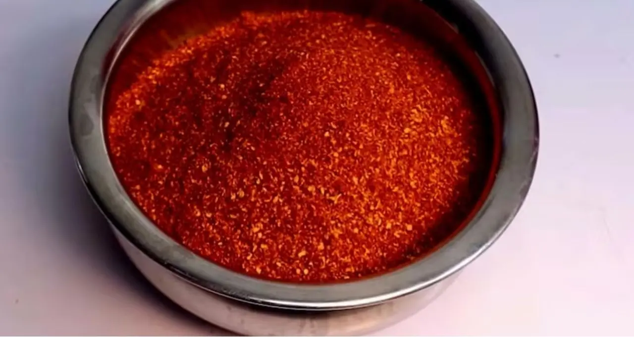 Homemade Kashmiri Chilli Powder: বাজারের গুঁড়ো নয়, ঘরেই বানান খাঁটি কাশ্মীরি লঙ্কার গুঁড়ো! রং হবে ঝকঝকে, স্বাদও থাকবে দুর্দান্ত
