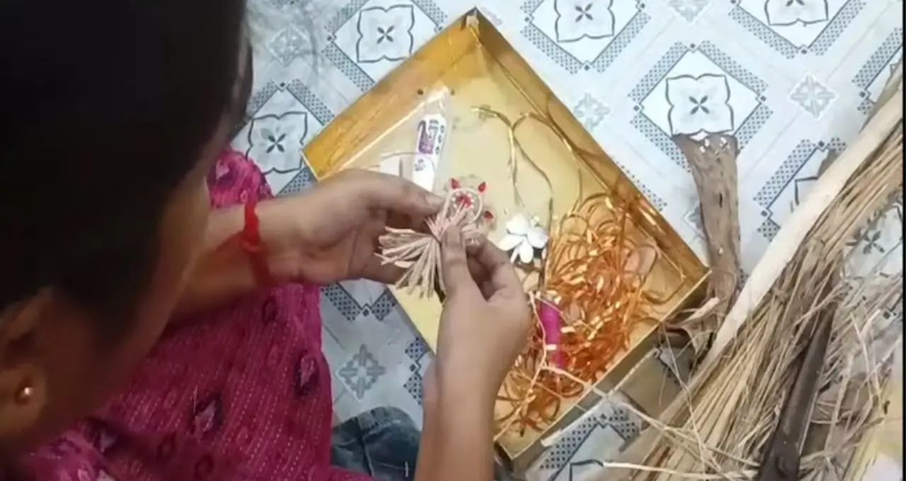 Eco-Friendly Rakhi: কচুরিপানা থেকে পেস্তার খোসা—ফেলে দেওয়া জিনিসেই তৈরি অভিনব রাখি, দাম শুরু মাত্র ৫ টাকা!
