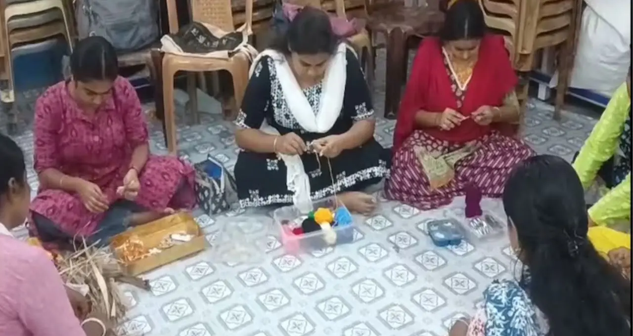 Eco-Friendly Rakhi: কচুরিপানা থেকে পেস্তার খোসা—ফেলে দেওয়া জিনিসেই তৈরি অভিনব রাখি, দাম শুরু মাত্র ৫ টাকা!
