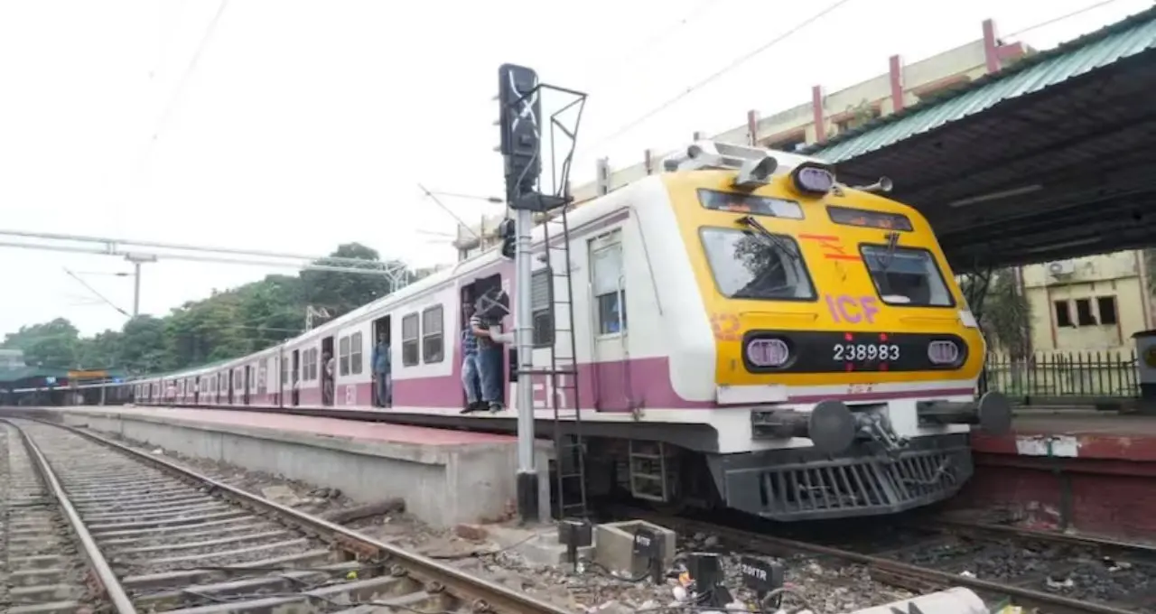 Train Update: যাত্রীদের জন্য বড় স্বস্তি! আজ থেকেই ফিরল হাওড়া-জলেশ্বর মেমু, তবে বদলেছে গন্তব্য—জেনে নিন নতুন নিয়ম
