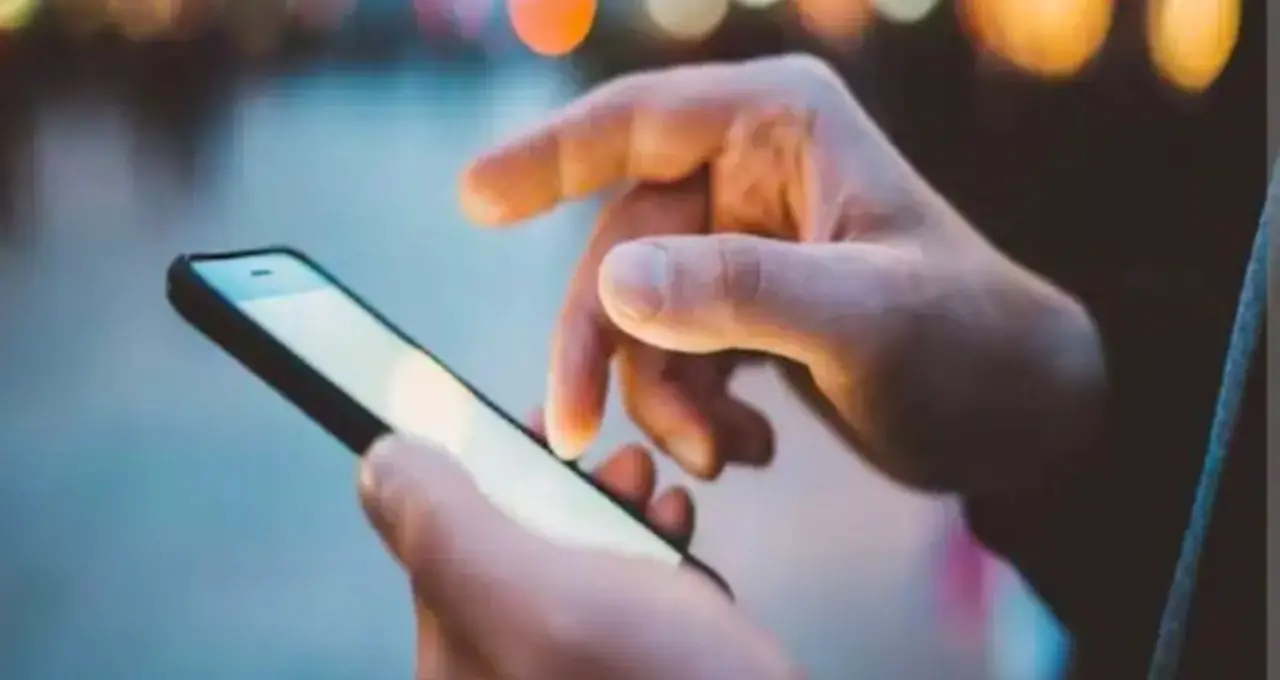 Old Smartphone Speed Up: পুরনো ফোন হ্যাং করছে, স্লো হয়ে গিয়েছে? নতুন ফোন নয়, এই ৫ কৌশলেই ফিরবে গতি
