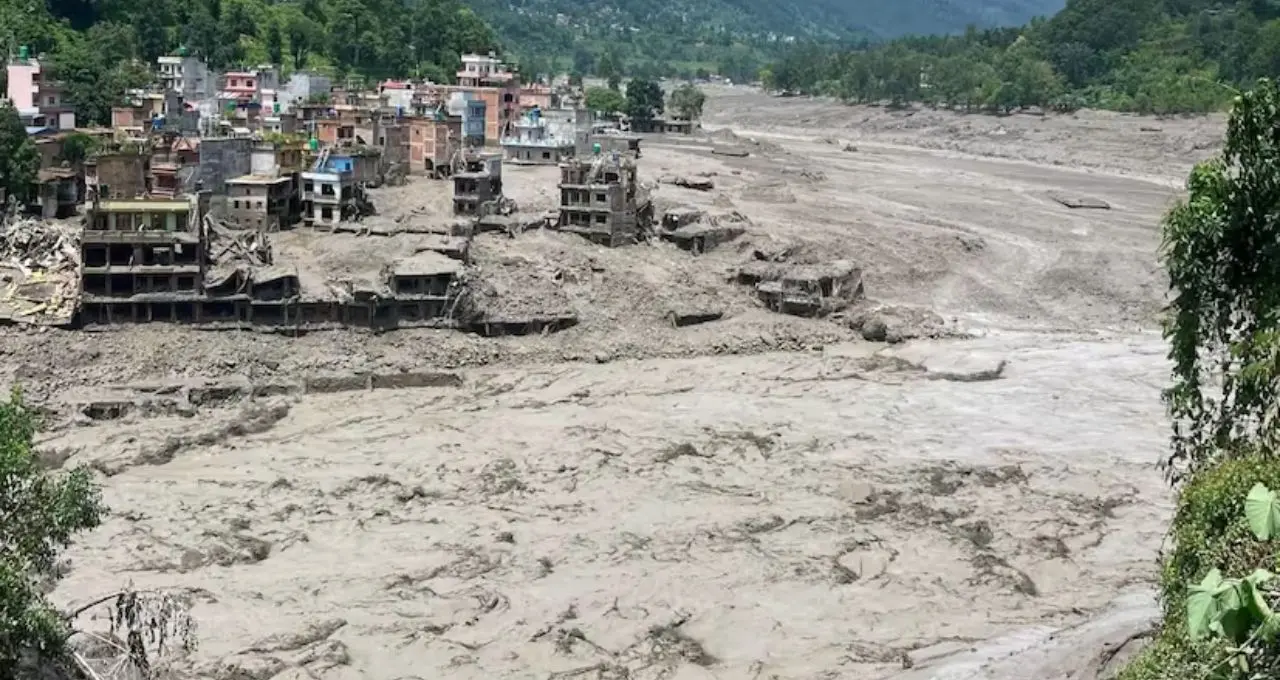 Nepal Rasuwa Flash Flood: আচমকা ভয়ঙ্কর জলস্রোত! নেপালের রাসুয়ায় হড়পা বান, ভেসে গেল বাজার-রাস্তাঘাট-ঘরবাড়ি
