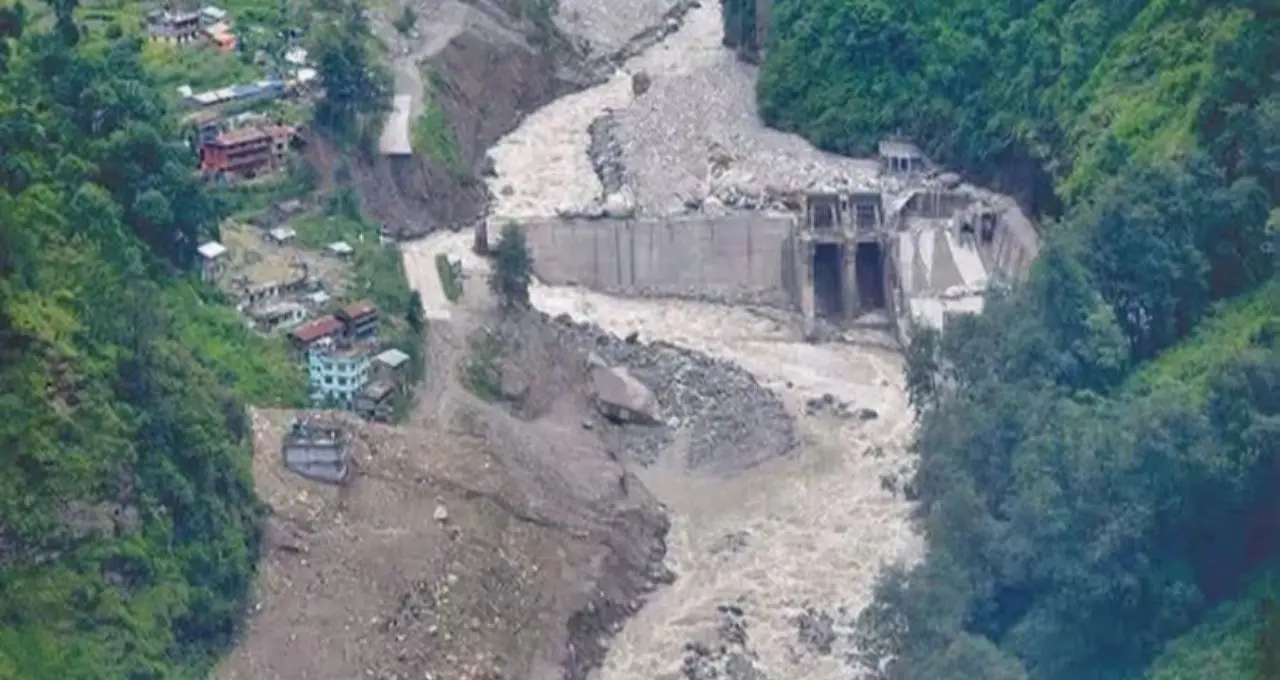 Nepal Rasuwa Flash Flood: আচমকা ভয়ঙ্কর জলস্রোত! নেপালের রাসুয়ায় হড়পা বান, ভেসে গেল বাজার-রাস্তাঘাট-ঘরবাড়ি
