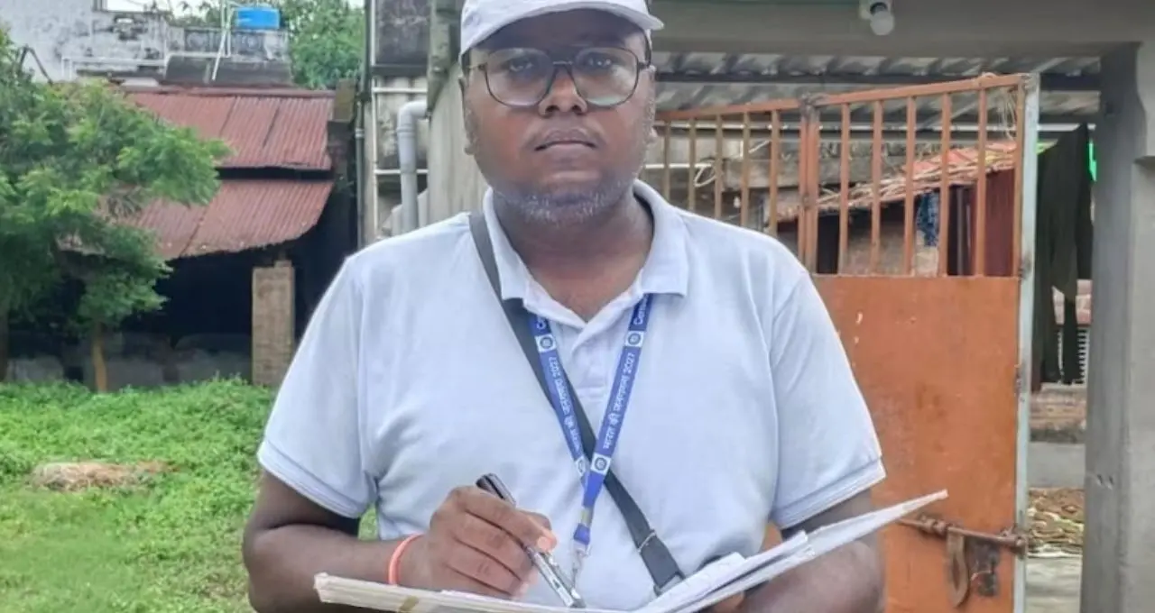 Census 2027: মাত্র ৭ দিনেই ১৯৩ বাড়ির কাজ শেষ! কালনায় জনগণনায় নজির গড়লেন শিক্ষক প্রণয় ঘোষ
