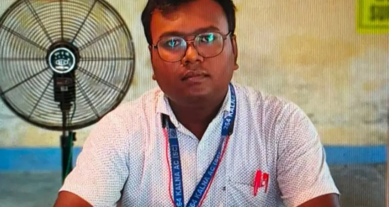 Census 2027: মাত্র ৭ দিনেই ১৯৩ বাড়ির কাজ শেষ! কালনায় জনগণনায় নজির গড়লেন শিক্ষক প্রণয় ঘোষ

