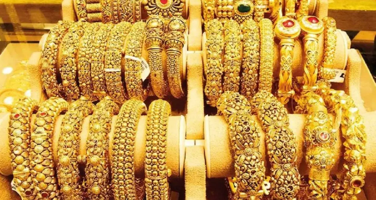 Gold Price Update: সোনা কি সত্যিই সস্তা হতে চলেছে? আমদানি শুল্ক কমলে ১ গ্রামে কতটা কমতে পারে দাম, জানুন হিসেব
