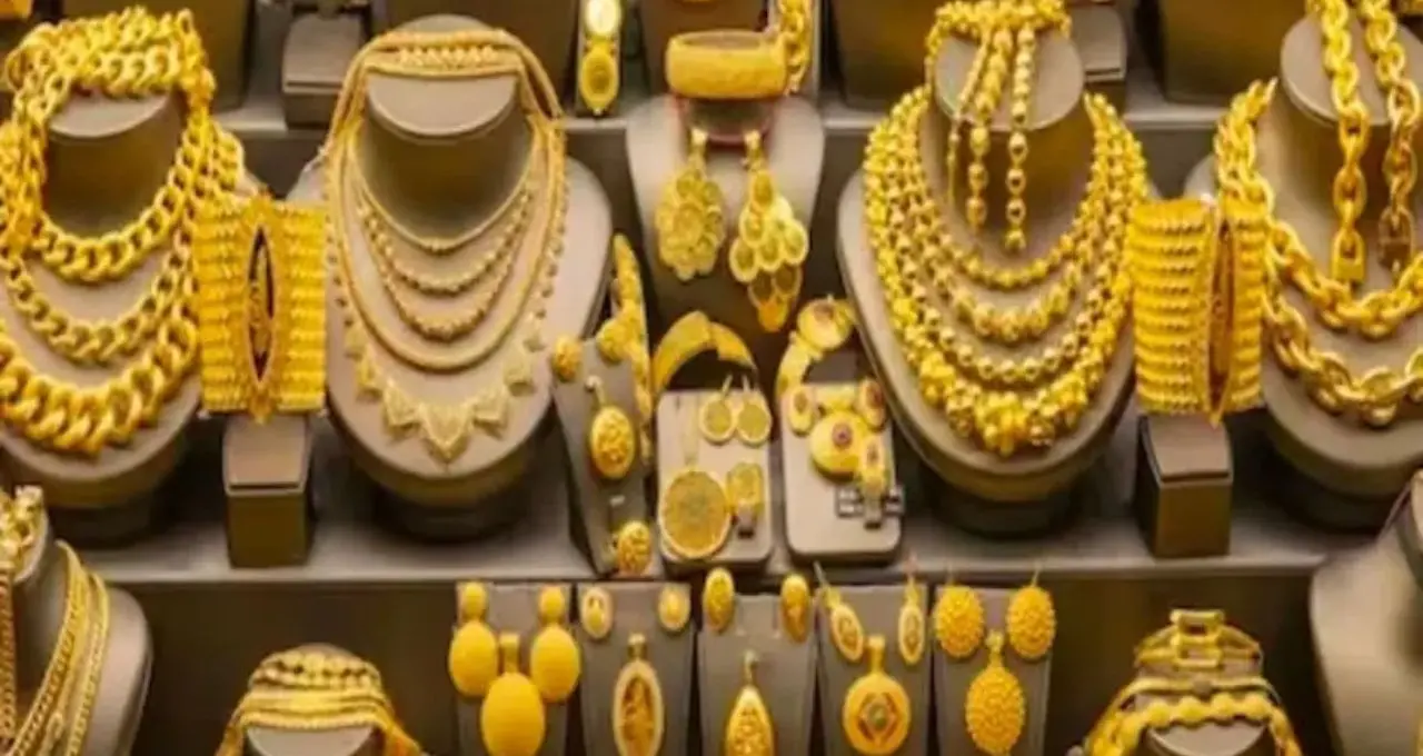 Gold Price Update: সোনা কি সত্যিই সস্তা হতে চলেছে? আমদানি শুল্ক কমলে ১ গ্রামে কতটা কমতে পারে দাম, জানুন হিসেব
