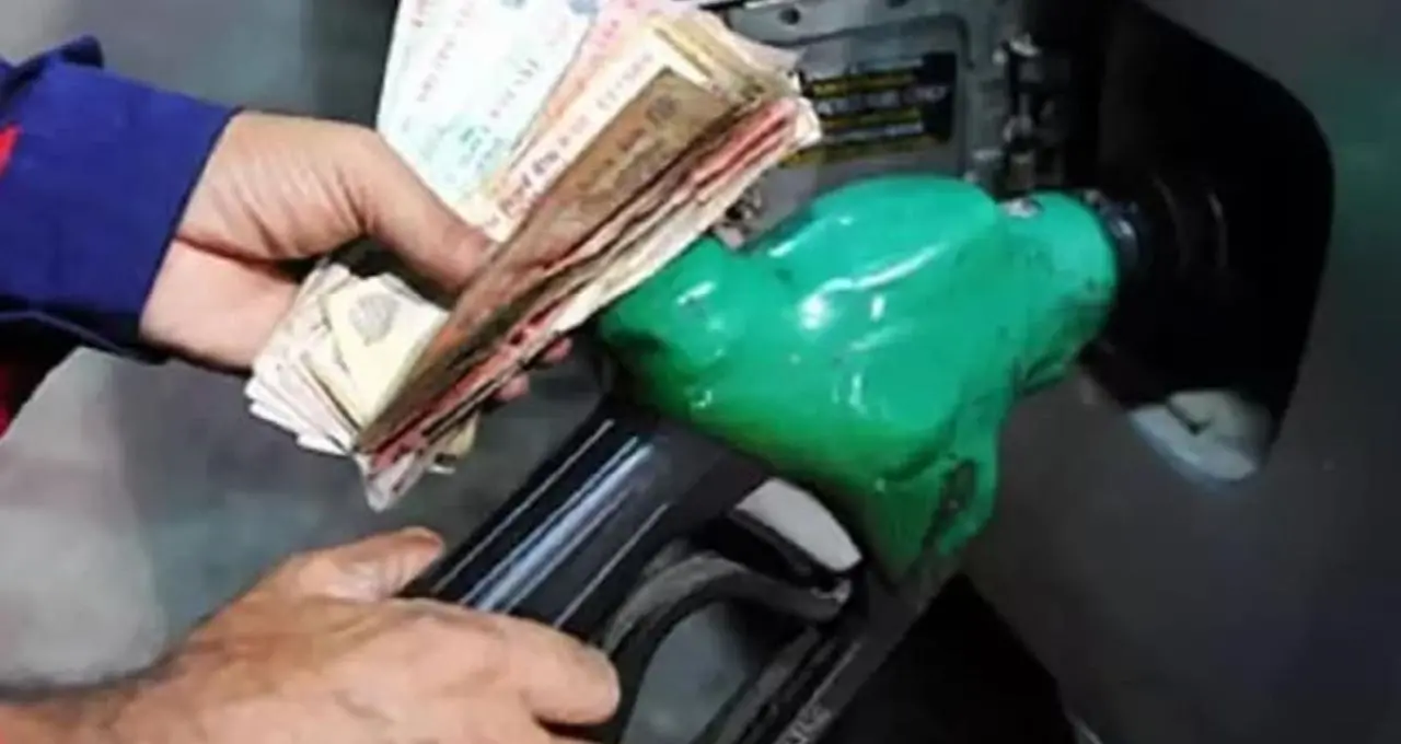 Petrol Pump Owner Earning: ১ লিটার পেট্রোল বিক্রি করে কত টাকা পান পাম্প মালিক? কমিশন আর আসল লাভের হিসাব জানুন
