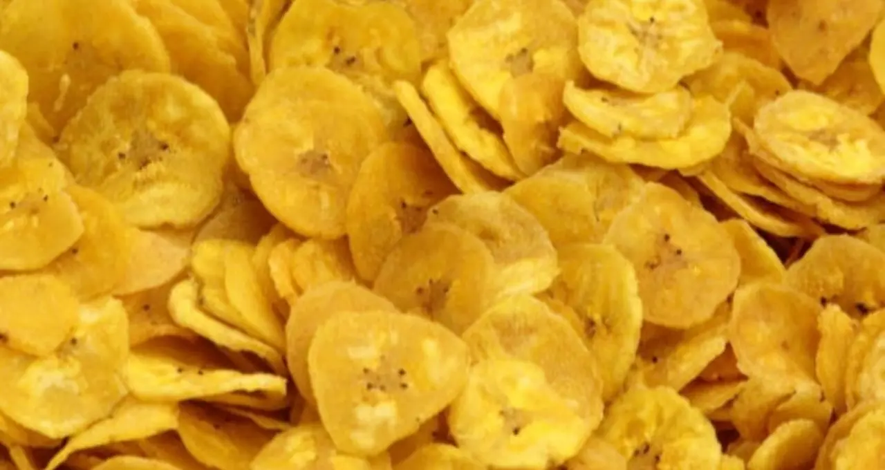 Banana Chips Recipe: বাজারের চিপস ভুলে যান! কাঁচা কলা দিয়ে ঘরেই বানান একেবারে মুচমুচে কলার চিপস, রইল সহজ রেসিপি
