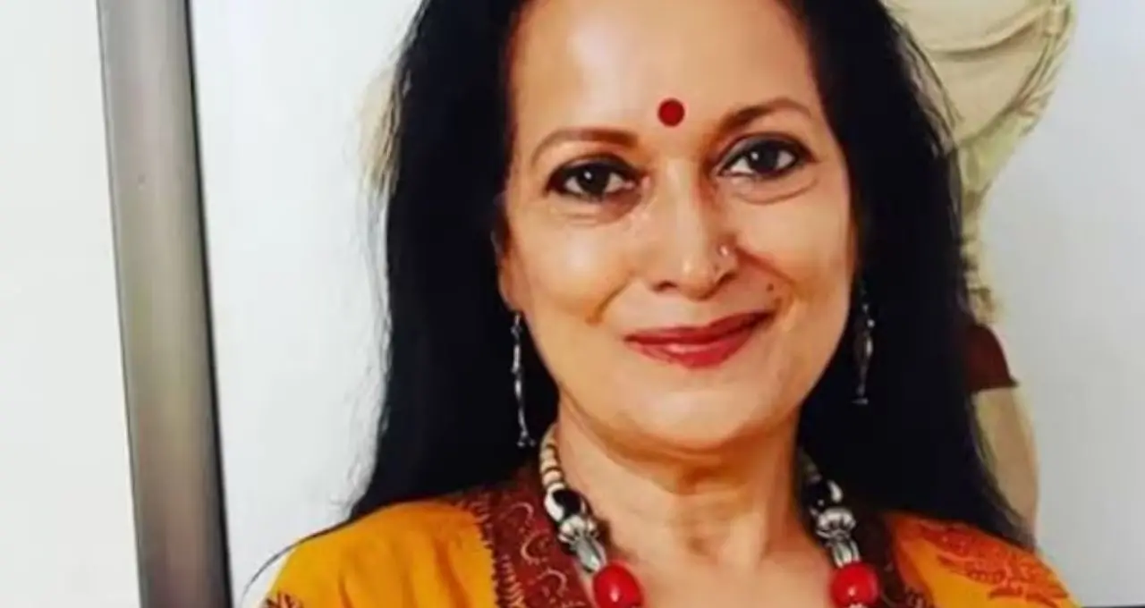 Actress Himani Shivpuri: DDLJ-তে কাজলের পিসি ‘কাম্মো’ হঠাৎ কোথায় গেলেন? স্বামীর মৃত্যুর পর বদলে যায় অভিনেত্রীর জীবন
