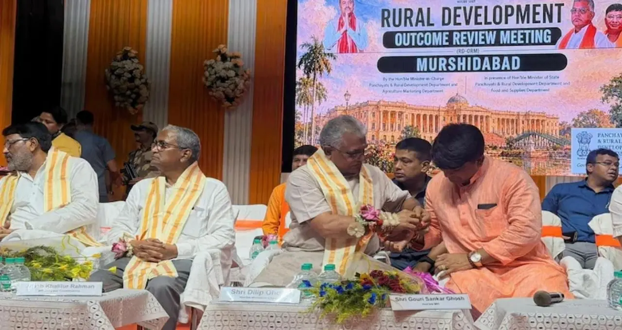 Murshidabad News: দিলীপ ঘোষের সঙ্গে একই মঞ্চে আবু তাহের-খলিলুর! এনসিপিআই সাংসদদের মুখে কী বার্তা?
