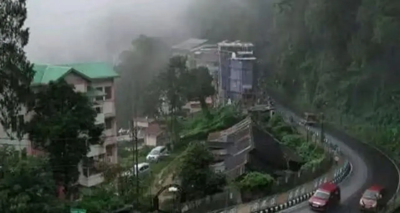 IMD Weather Update: বঙ্গোপসাগরে ফের নিম্নচাপের চোখরাঙানি! আজ থেকেই বদলাবে আবহাওয়া, হুগলি থেকে পাহাড়—কোথায় কত বৃষ্টি?
