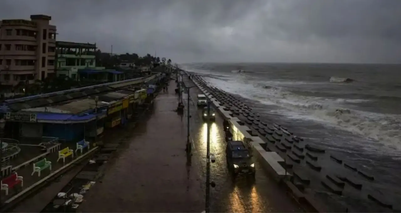 IMD Weather Alert: বঙ্গোপসাগরে ফের নিম্নচাপের চোখরাঙানি! রবিবার থেকে বাংলায় বাড়বে বৃষ্টি, জারি সতর্কতা

