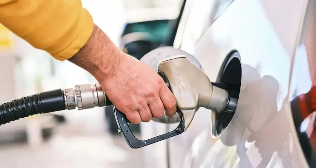 E20 পেট্রোল বন্ধ হচ্ছে? পাম্পে কি ফিরবে E10! BPCL চেয়ারম্যানের কথায় কাটল ধোঁয়াশা

