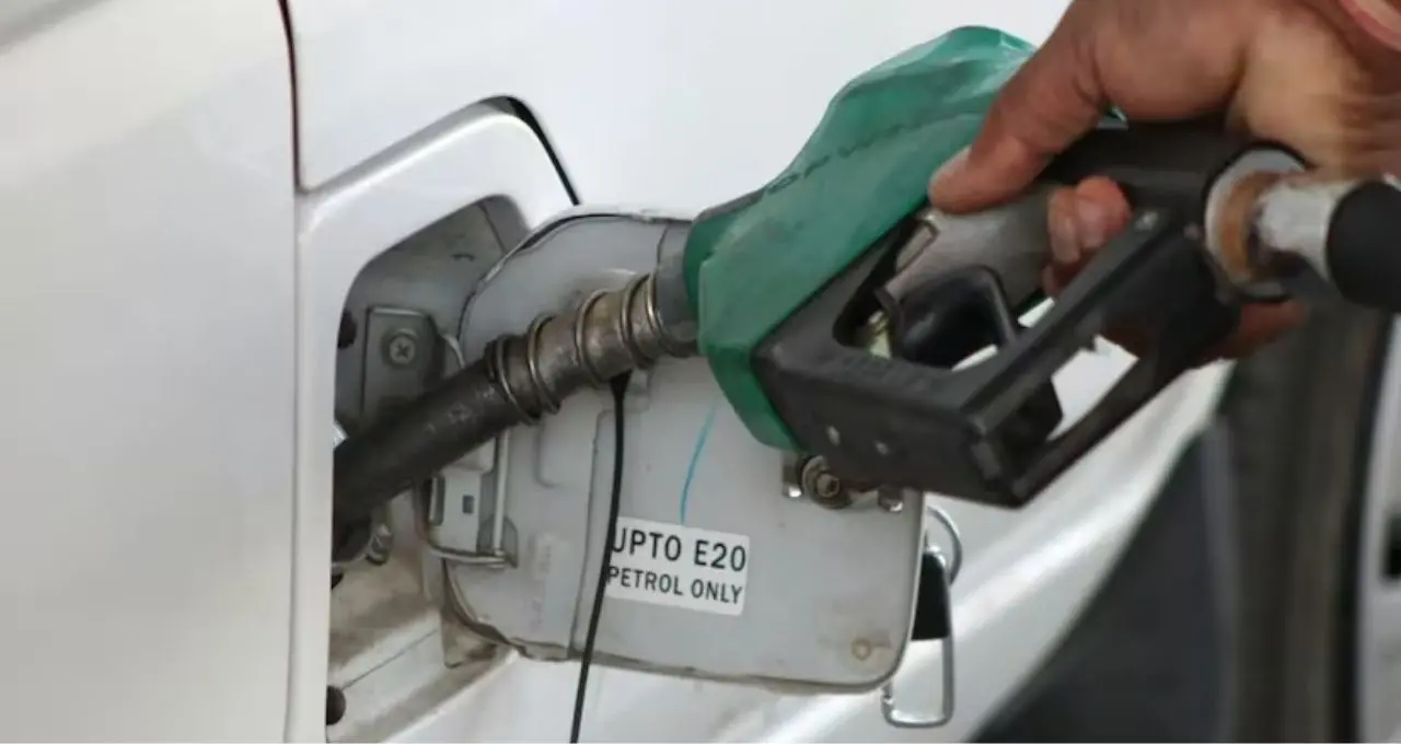 E20 পেট্রোল বন্ধ হচ্ছে? পাম্পে কি ফিরবে E10! BPCL চেয়ারম্যানের কথায় কাটল ধোঁয়াশা
