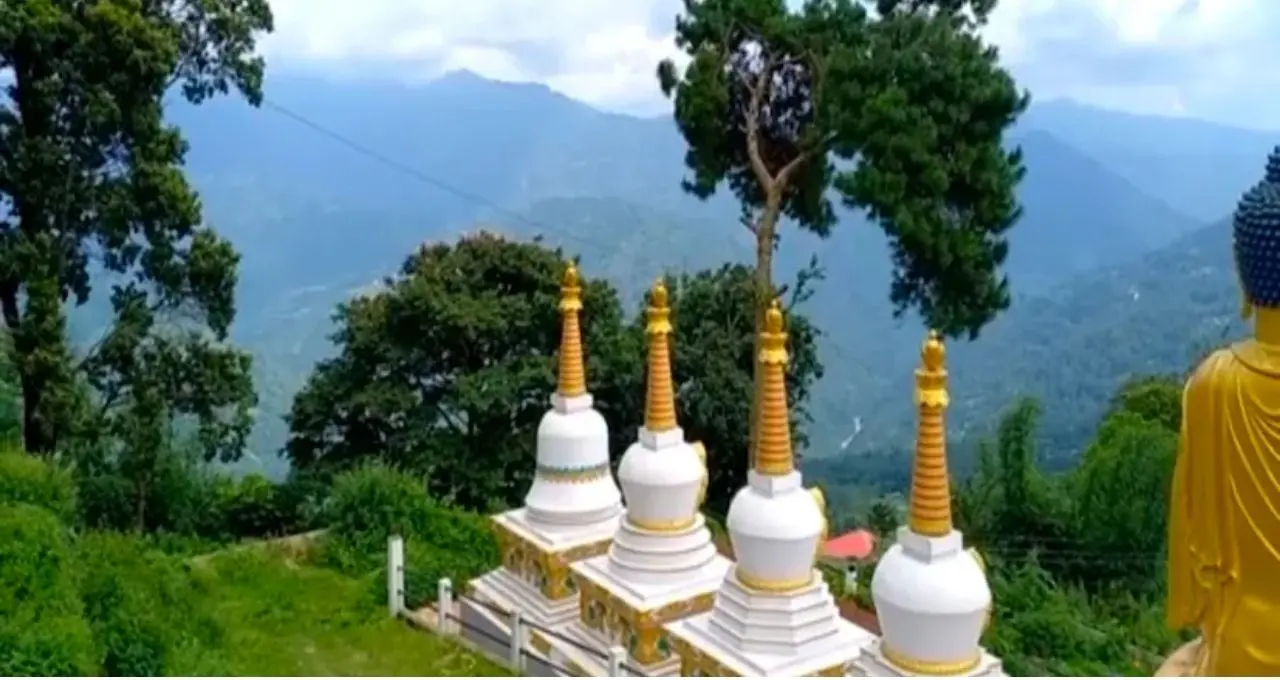৭২ ঘণ্টায় বদলে যাবে উত্তরবঙ্গের আবহাওয়া! দার্জিলিং থেকে ডুয়ার্সে বৃষ্টির দাপট, কোথায় কেমন থাকবে পরিস্থিতি?
