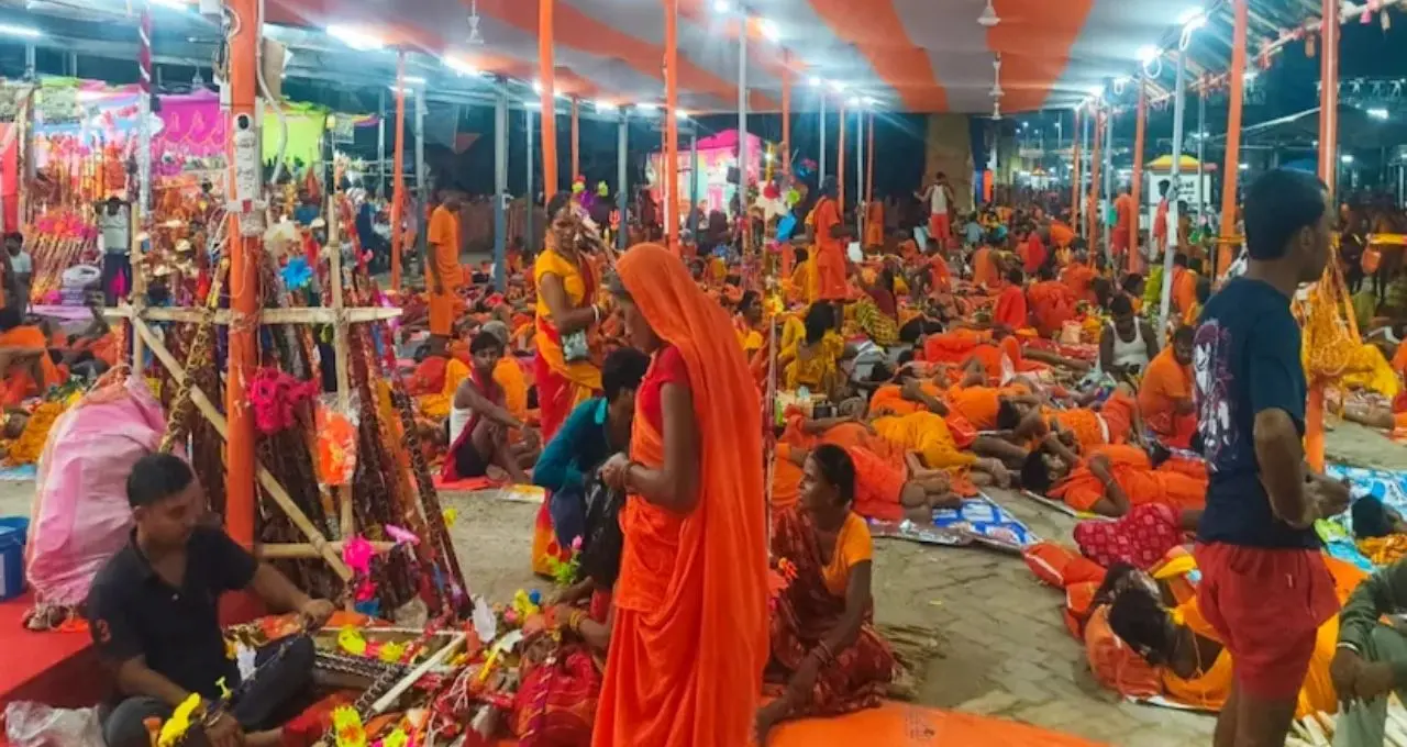 শ্রাবণী মেলায় ১৭.৩৫ লক্ষ পুণ্যার্থীর ভিড়! ৯৫০ জোড়া স্পেশ্যাল ট্রেন, চিকিৎসা থেকে পরিচ্ছন্নতা—মালদহ ডিভিশনের নজরকাড়া ব্যবস্থা
