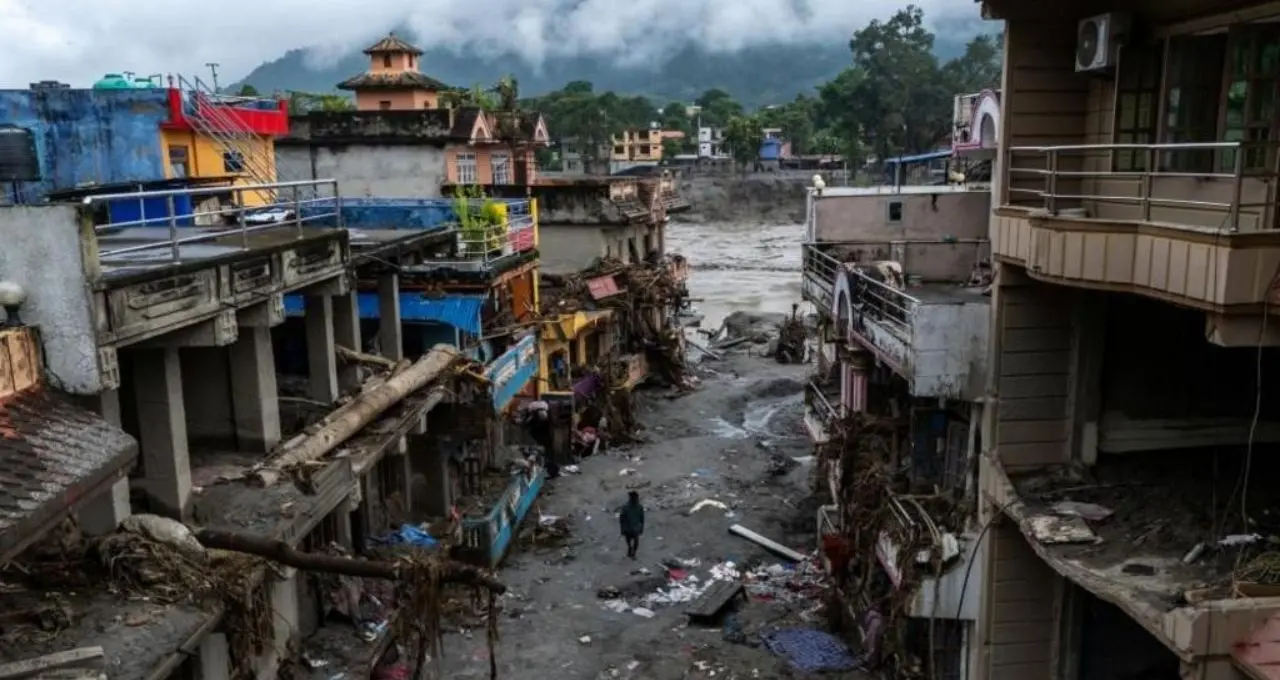 नेपाल में हेडटीचर की सूझबूझ से बची 900 छात्रों की जान, बाढ़ आने से कुछ मिनट पहले कराया स्कूल खाली