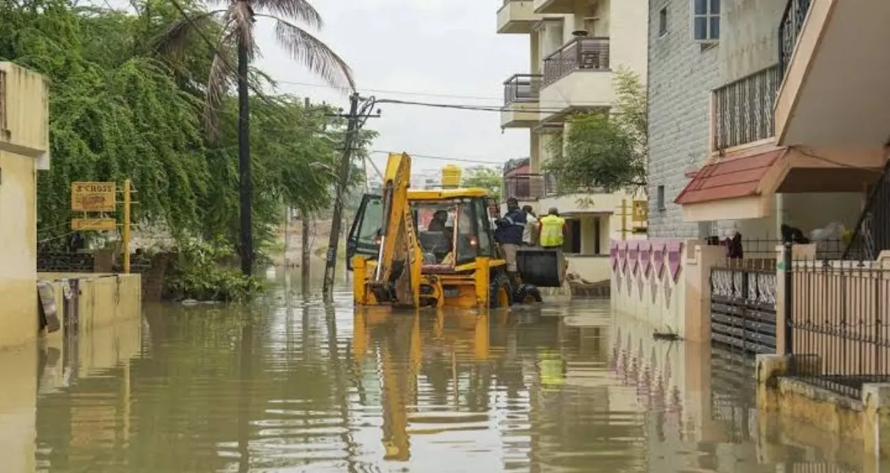 लखनऊ में तेज बारिश का दौर जारी, 5 सितंबर तक बरसेंगे बादल, अब तक 507.2 मिमी बारिश