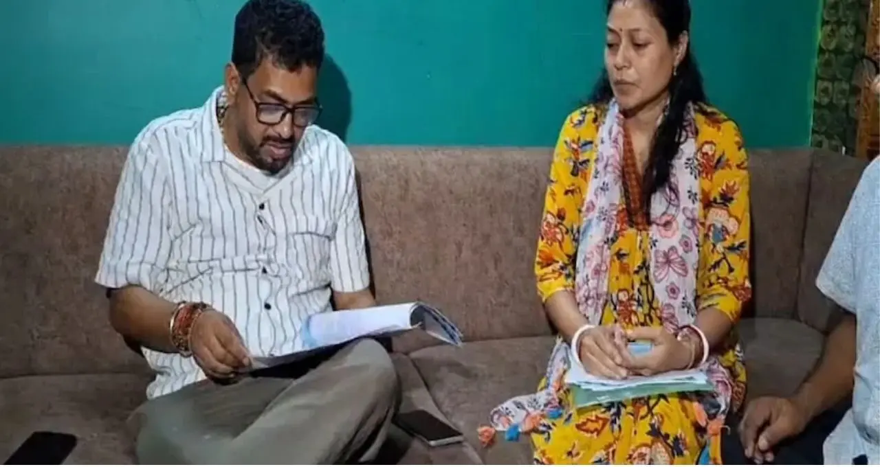 নেপালের হড়পা বানে ২৪ ঘণ্টা পরেও খোঁজ নেই শিলিগুড়ির সমরের! বাড়িতে ছুটে গিয়ে পরিবারকে বড় আশ্বাস মন্ত্রীর

