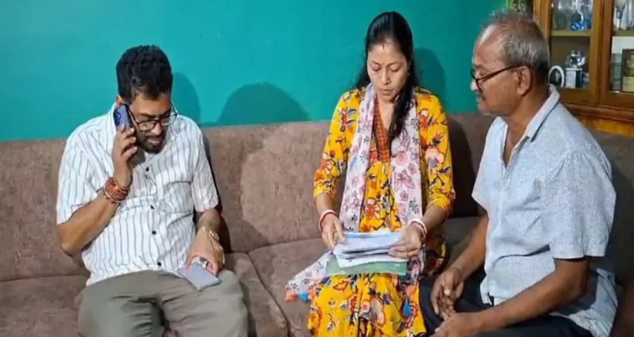 নেপালের হড়পা বানে ২৪ ঘণ্টা পরেও খোঁজ নেই শিলিগুড়ির সমরের! বাড়িতে ছুটে গিয়ে পরিবারকে বড় আশ্বাস মন্ত্রীর
