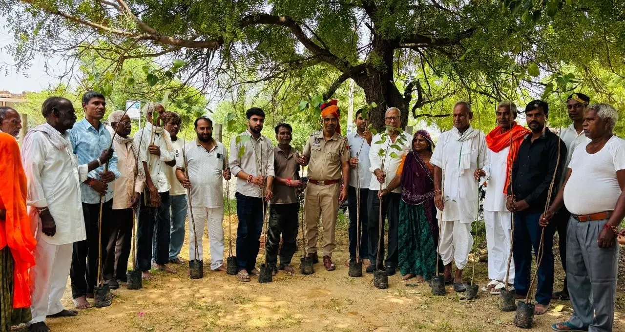 अलवर में BJP के 2 मंडल अध्यक्षों का इस्तीफा, नामांकन के आखिरी दिन टिकट वितरण पर बढ़ी हलचल