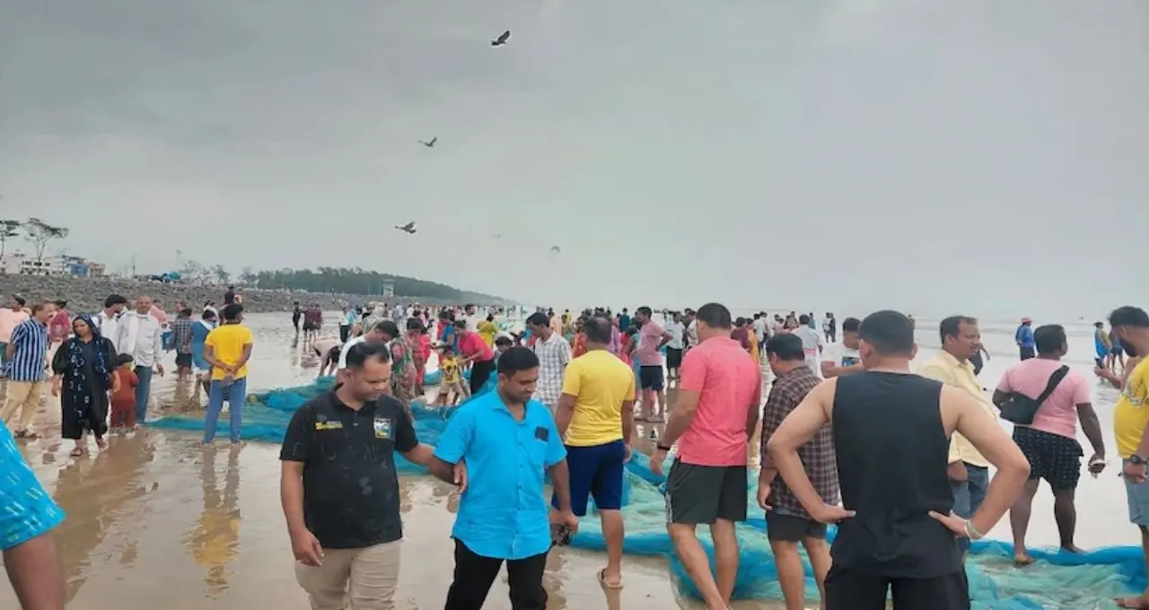 দিঘায় সকাল থেকেই মেঘের দাপট, দুপুরে ঝমঝম বৃষ্টি! সমুদ্রস্নানে পর্যটকদের ভিড়, দক্ষিণবঙ্গে ফের বৃষ্টির পূর্বাভাস
