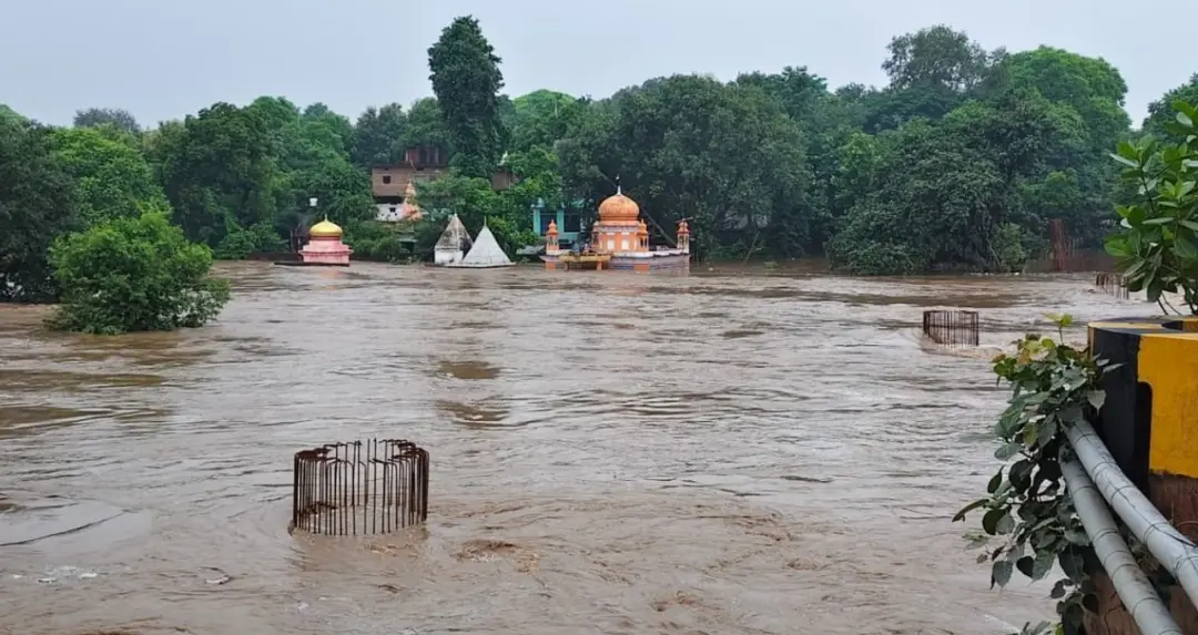 सतना आणि चित्रकूटमध्ये मुसळधार पावसाने पूरस्थिती, 36 गावांना सतर्कतेचा इशारा