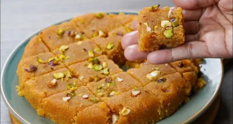 जन्माष्टमी पर घर में बनाएं दानेदार मोहनथाल, 6 आसान चरणों में मिलेगा हलवाई जैसा स्वाद