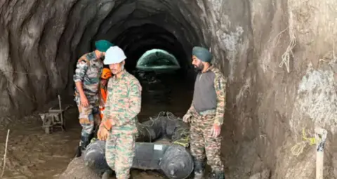 নেপালে বন্যা-ভূমিধসে ১৩,৩৯৬ জন উদ্ধার, এখনও নিখোঁজ প্রায় ৫,০০০