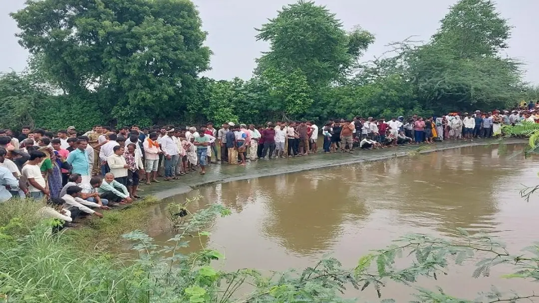 आगरा में मासूम को निगल गई 'मौत की पोखर': मन्नत से जन्मा 3 साल का हृदयांश तेज हवा के झोंके में बहा