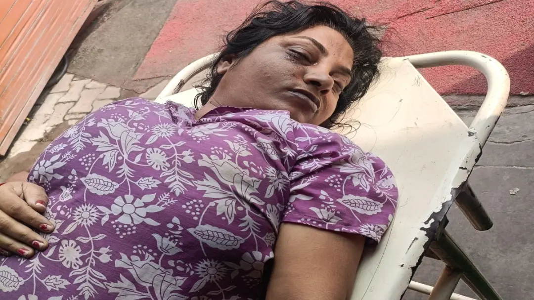 प्रयागराज में यमुना पुल से महिला ने लगाई छलांग; VIDEO: कूदते ही नदी में पहुंची पेट्रोलिंग टीम, 16 सेकेंड में किया रेस्क्यू