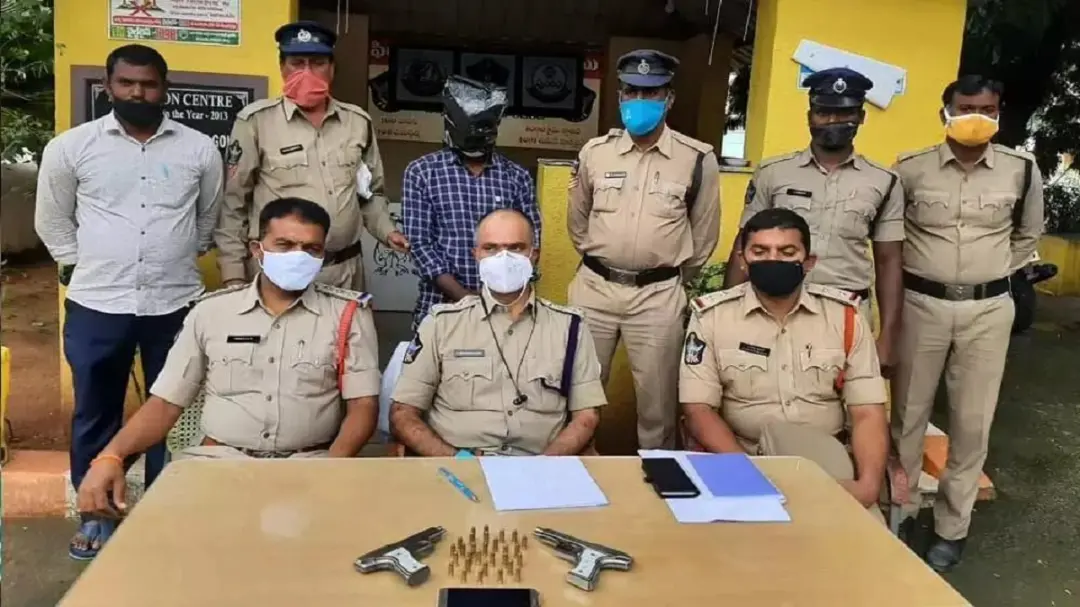 रेलवे स्टेशन पर फायरिंग के मामले में 24 घंटे में बड़ा एक्शन: तीन आरोपी गिरफ्तार, तमंचा और कारतूस बरामद
