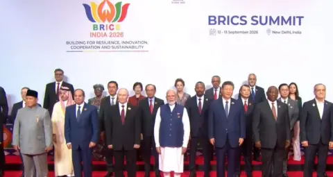 Live news - BRICS समिट में जिनपिंग-पुतिन के बीच दिखे PM मोदी, बोले- टेक्नोलॉजी और मिनरल्स को हथियार बनाना गलत