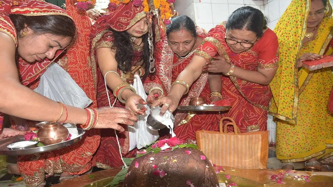 चित्रा-स्वाति नक्षत्र के युग्म संयोग में आज हरतालिका तीज सुहागिन महिलाएं करेंगी शिव-पार्वती की पूजा, जानें शुभ मुहूर्त