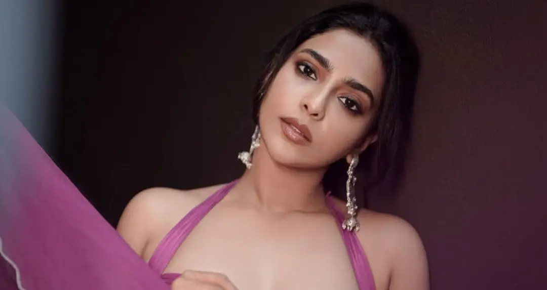 Aishwarya Lekshmi: ड्रेस विवाद पर भड़कीं ऐश्वर्या लक्ष्मी, बोलीं- क्या महिला की नेकलाइन ही देश की सबसे बड़ी समस्या है?
