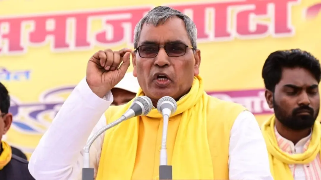 ओम प्रकाश राजभर का सपा नेता पर पलटवार, बोले- गरीब राजभर समाज में पैदा हुआ इसलिए मेरी पैदाइश पर टिप्पणी