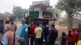 बड़कागांव में हाईवा ने पिकअप को मारी जोरदार टक्कर, 4-5 लोग घायल; कई की हालत गंभीर, खेत में जा गिरा वाहन