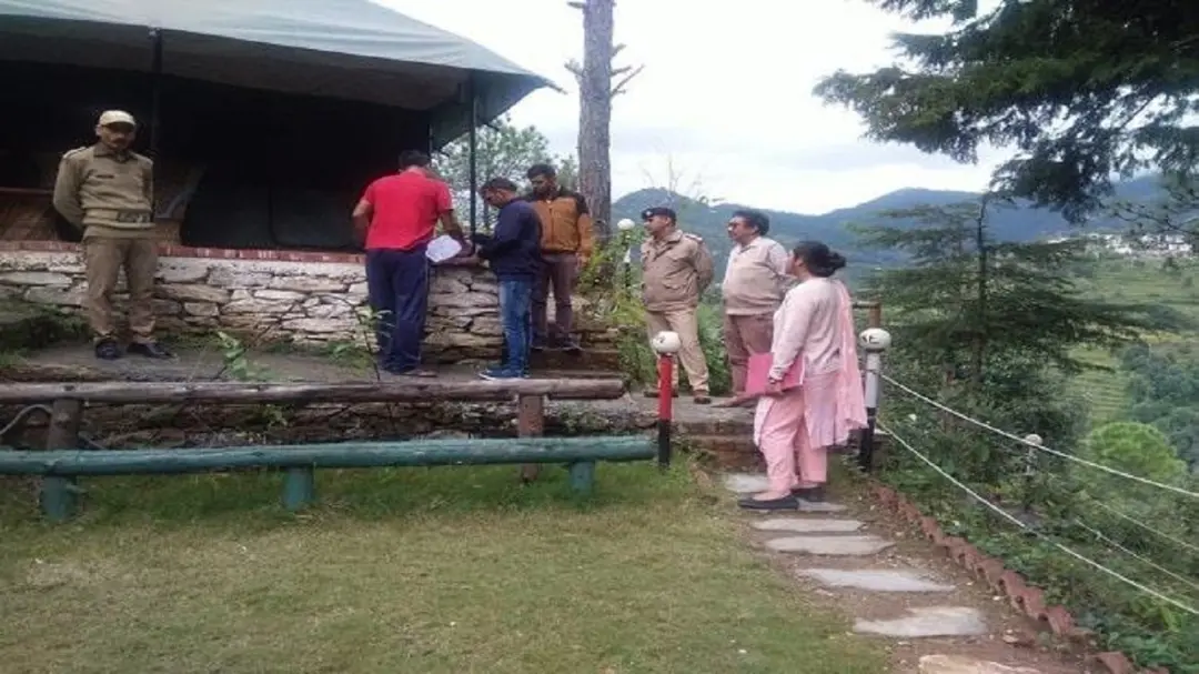 नैनीताल में रिजॉर्ट पर सीवर का पानी नहर में डालने का आरोप, ग्रामीणों ने किया विरोध; प्रबंधन बोला- बारिश से ओवरफ्लो हुआ टैंक
