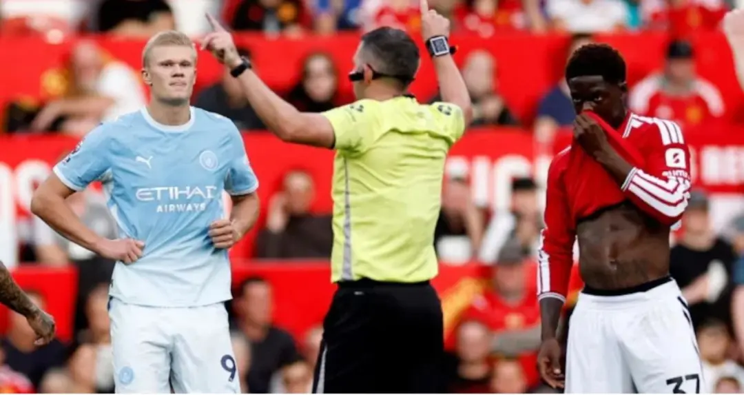 Manchester Derby: हालैंड के गोल पर विवाद, फोडेन के रेड कार्ड पर भी उठे सवाल