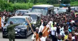 Uganda King Oyo: युगांडा के पूर्व ‘बॉय किंग’ ओयो का अंतिम संस्कार, उत्तराधिकार विवाद गहराया