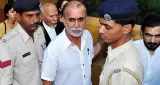 तरुण तेजपाल ने गोवा कोर्ट में किया सरेंडर, 10 साल की सजा के बाद जेल भेजे गए
