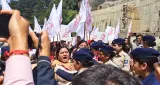 शिमला में महिलाओं का उग्र प्रदर्शन, KNH से गायनी OPD शिफ्ट करने का विरोध; पुलिस से धक्का-मुक्की