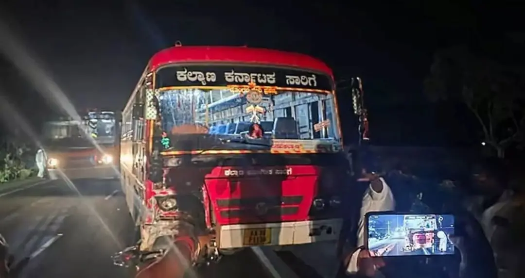 सौंदत्ती में बस से टकराई बाइक, तीन सवारों की मौत; एक मृतक की पहचान बाकी