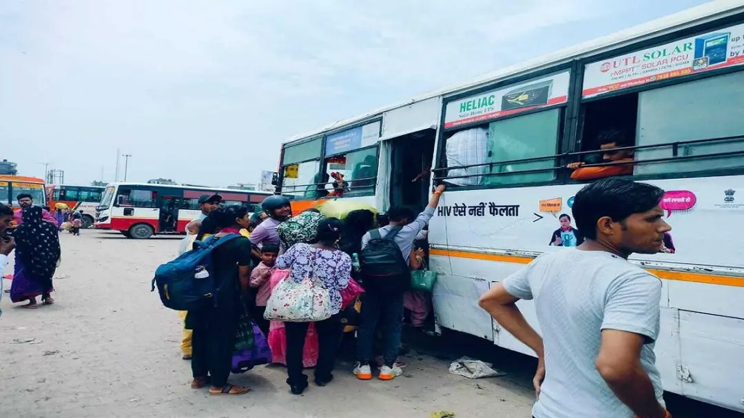 अलीगढ़ में नकली किन्नरों का आतंक: गांधीपार्क पुराने बस स्टैंड पर विवाद के बाद दोनों पक्षों में जमकर मारपीट