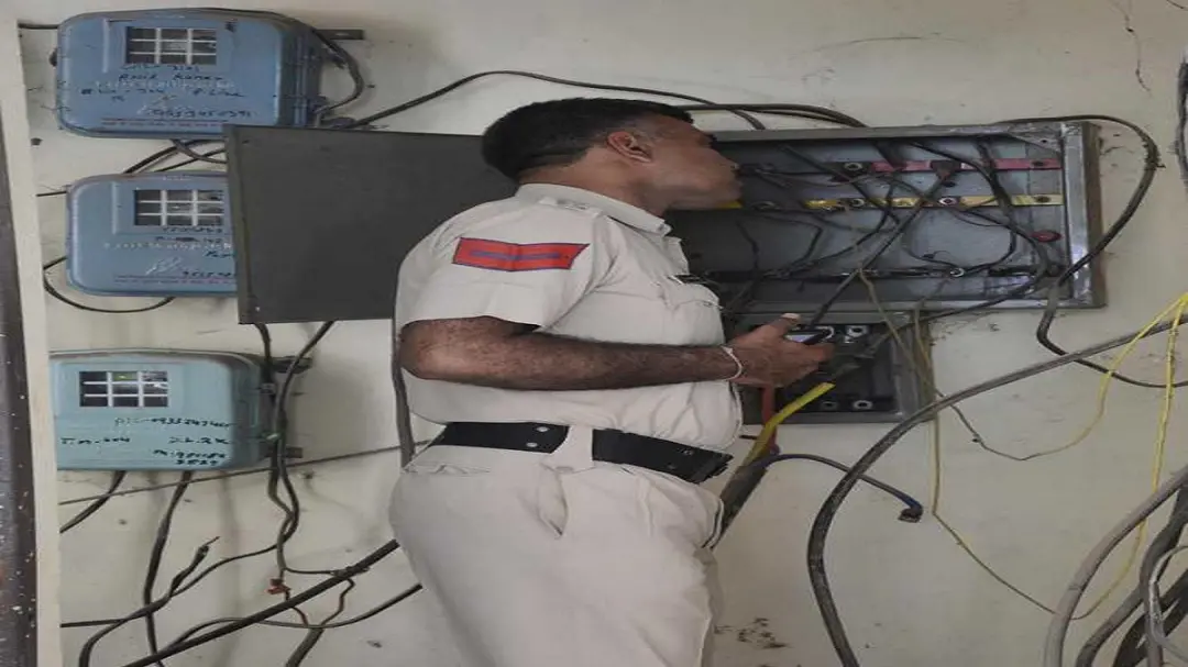 नोएडा हिंडन डूब क्षेत्र में बिजली चोरी का पहला केस अवैध कनेक्शन से करोड़ों की वसूली का आरोप