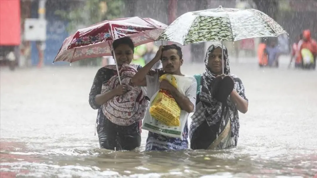 उत्तराखंड में मौसम का बदला मिजाज, पिथौरागढ़ में बर्फबारी; 10 जिलों में बारिश से सड़कें बनीं तालाब, हेलीसेवा प्रभावित