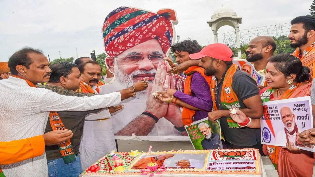 PM के बर्थडे पर बिहार में जलेंगे 21 लाख दीए: मंदिरों में हवन, भगवा रंग में सजा मरीन ड्राइव CM ने बताया नए भारत का शिल्पकार
